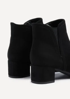 Footwear><noscript><img width=