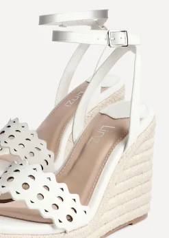 Footwear><noscript><img width=