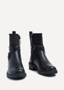 Footwear><noscript><img width=