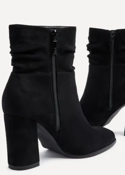 Footwear><noscript><img width=