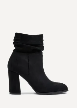 Footwear><noscript><img width=