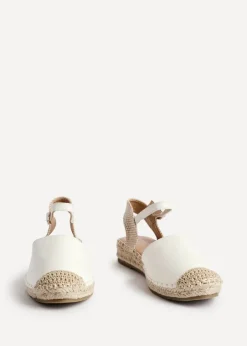 Footwear><noscript><img width=