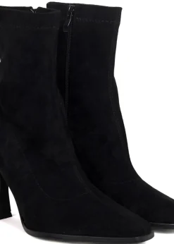 Footwear><noscript><img width=