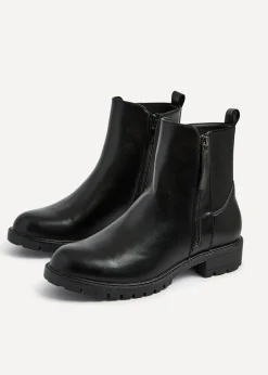 Footwear><noscript><img width=