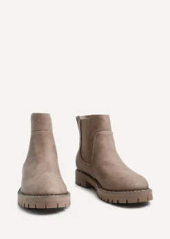 Footwear><noscript><img width=