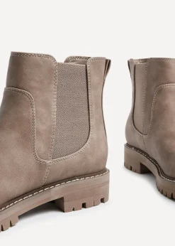 Footwear><noscript><img width=