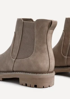 Footwear><noscript><img width=