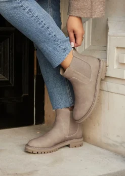 Footwear><noscript><img width=