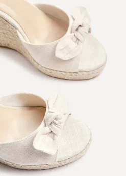 Footwear><noscript><img width=