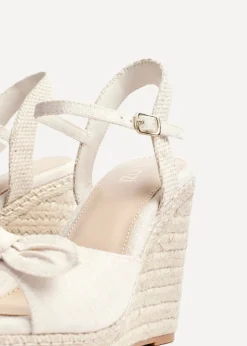 Footwear><noscript><img width=