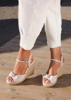Footwear><noscript><img width=