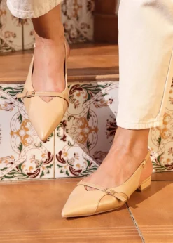 Footwear><noscript><img width=