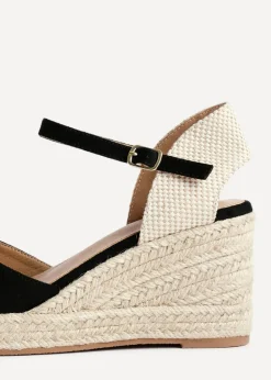Footwear><noscript><img width=