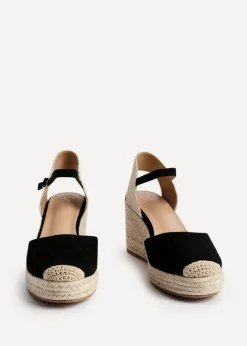 Footwear><noscript><img width=