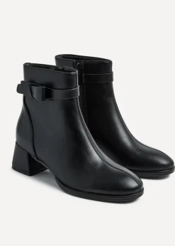 Footwear><noscript><img width=