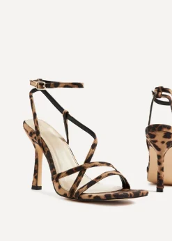 Footwear><noscript><img width=