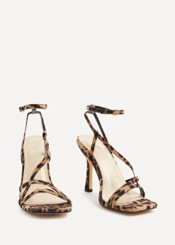 Footwear><noscript><img width=