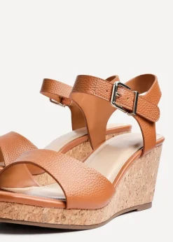 Footwear><noscript><img width=