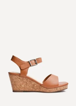 Footwear><noscript><img width=