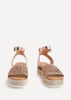Footwear><noscript><img width=