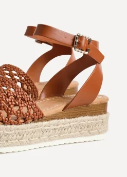 Footwear><noscript><img width=
