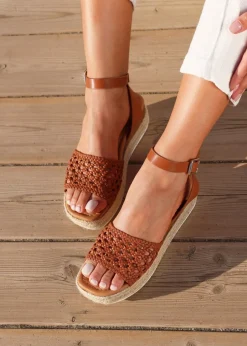 Footwear><noscript><img width=