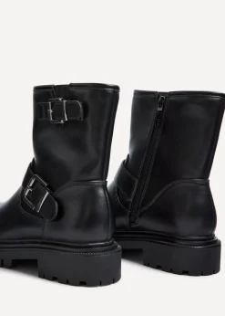 Footwear><noscript><img width=
