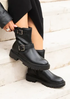 Footwear><noscript><img width=