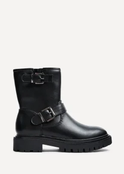 Footwear><noscript><img width=