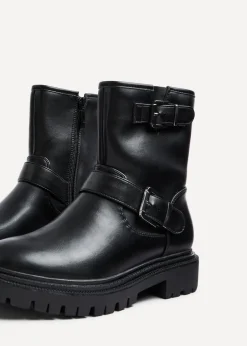 Footwear><noscript><img width=