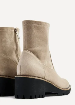 Footwear><noscript><img width=