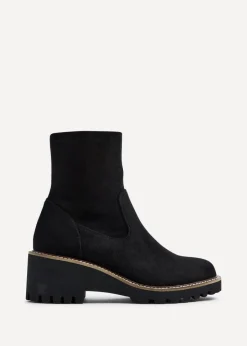 Footwear><noscript><img width=