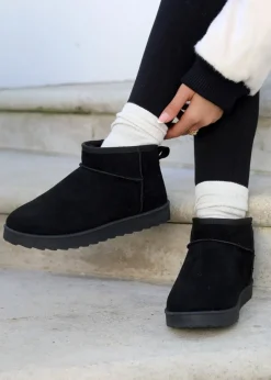 Footwear><noscript><img width=