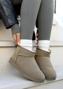 Footwear><noscript><img width=
