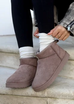 Footwear><noscript><img width=