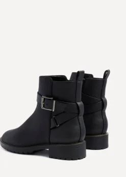 Footwear><noscript><img width=