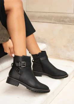 Footwear><noscript><img width=
