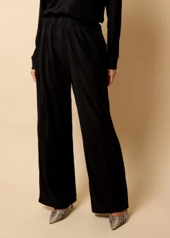 Trousers><noscript><img width=