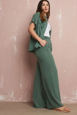 Trousers><noscript><img width=