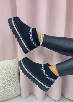 Footwear><noscript><img width=