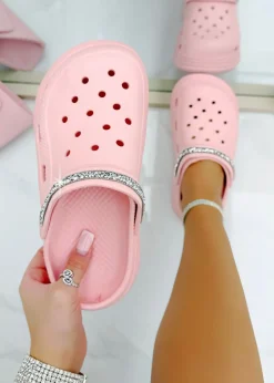 Footwear><noscript><img width=