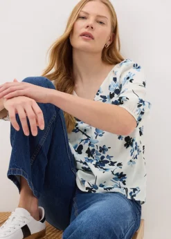 Blouses & Shirts>Papaya Navy Ditsy Floral V-Neck Tea Top