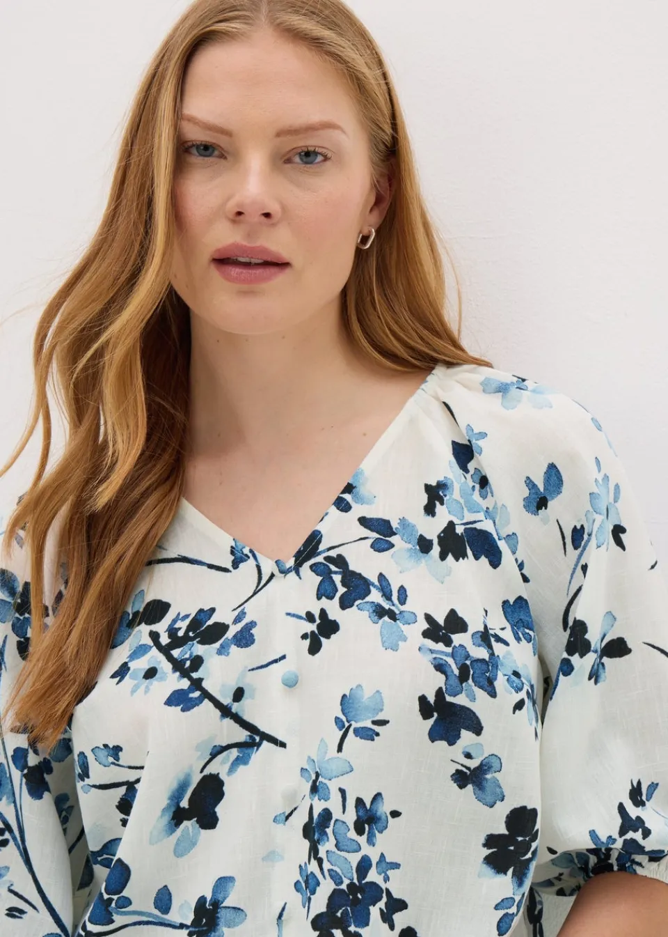 Blouses & Shirts>Papaya Navy Ditsy Floral V-Neck Tea Top