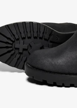 Footwear><noscript><img width=