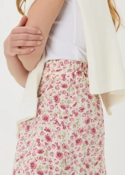 Skirts><noscript><img width=
