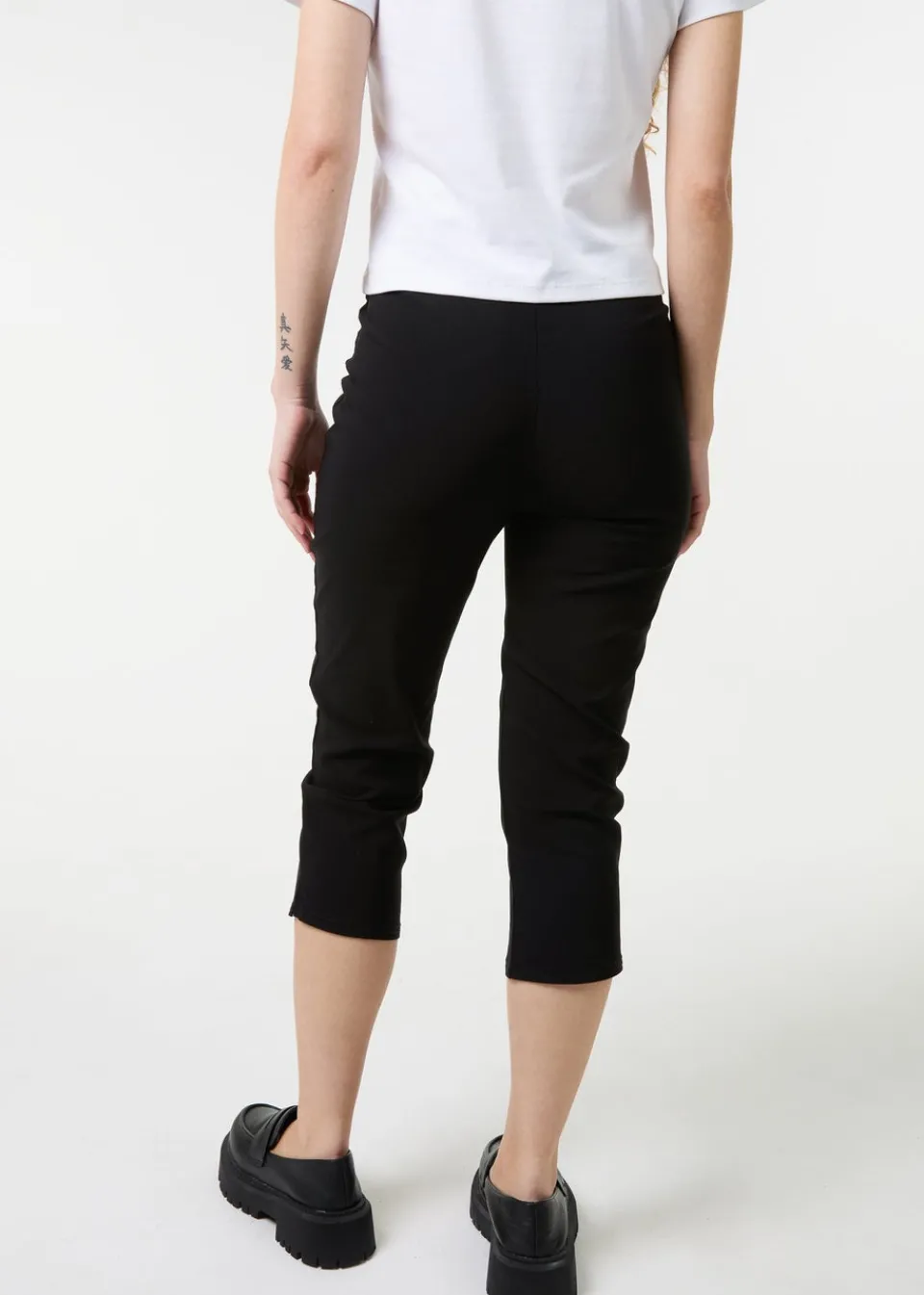 Trousers>Pink Vanilla Black Capri Pants With Belts