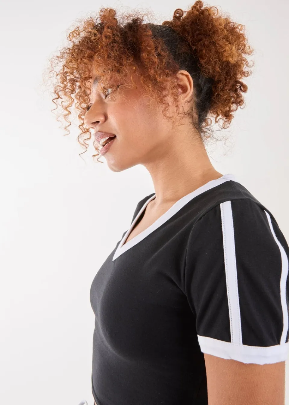 T-Shirts>Pink Vanilla Black Contrast Piping Cropped T-Shirt
