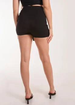 Skirts><noscript><img width=