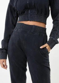 Trousers><noscript><img width=
