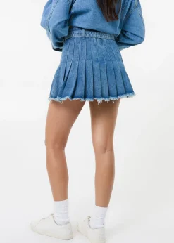 Skirts><noscript><img width=